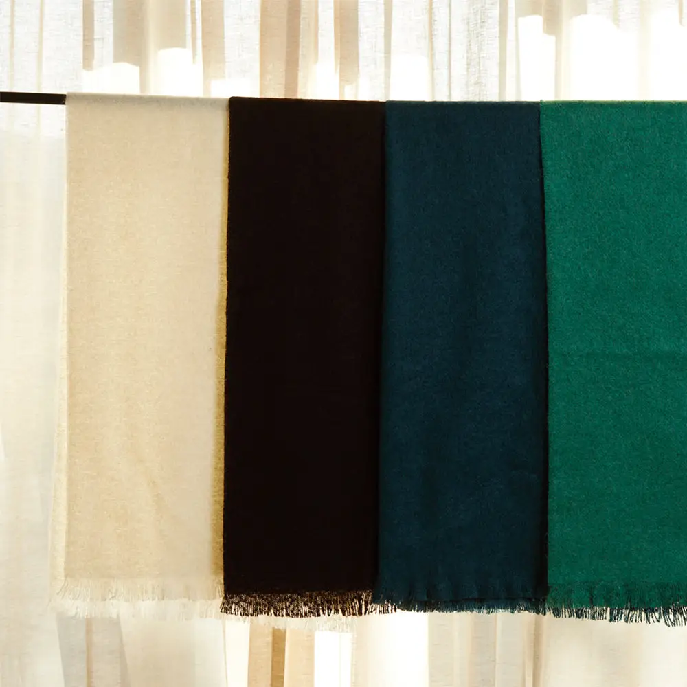 Plaid de mohair de color blanco – vista 3