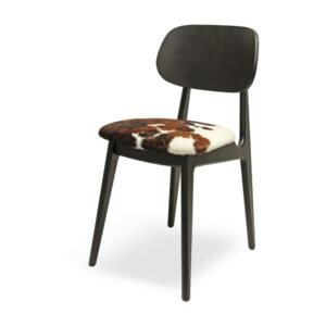 Chaise en hêtre noir et peau de vache