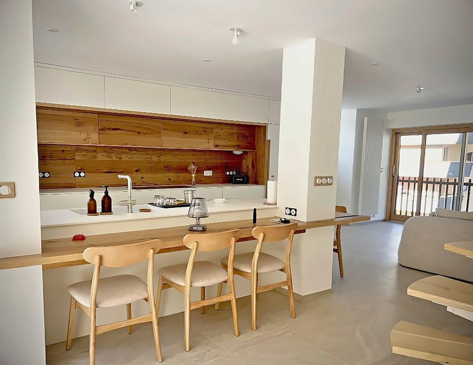 Chairs & benches – atmosphere at Au Chalet