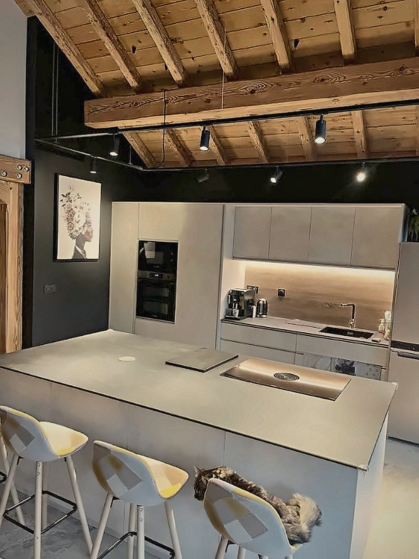 La cuisine en soirée : on s'y installe