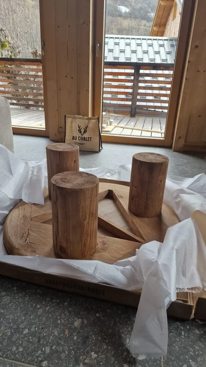 La table basse, à la livraison