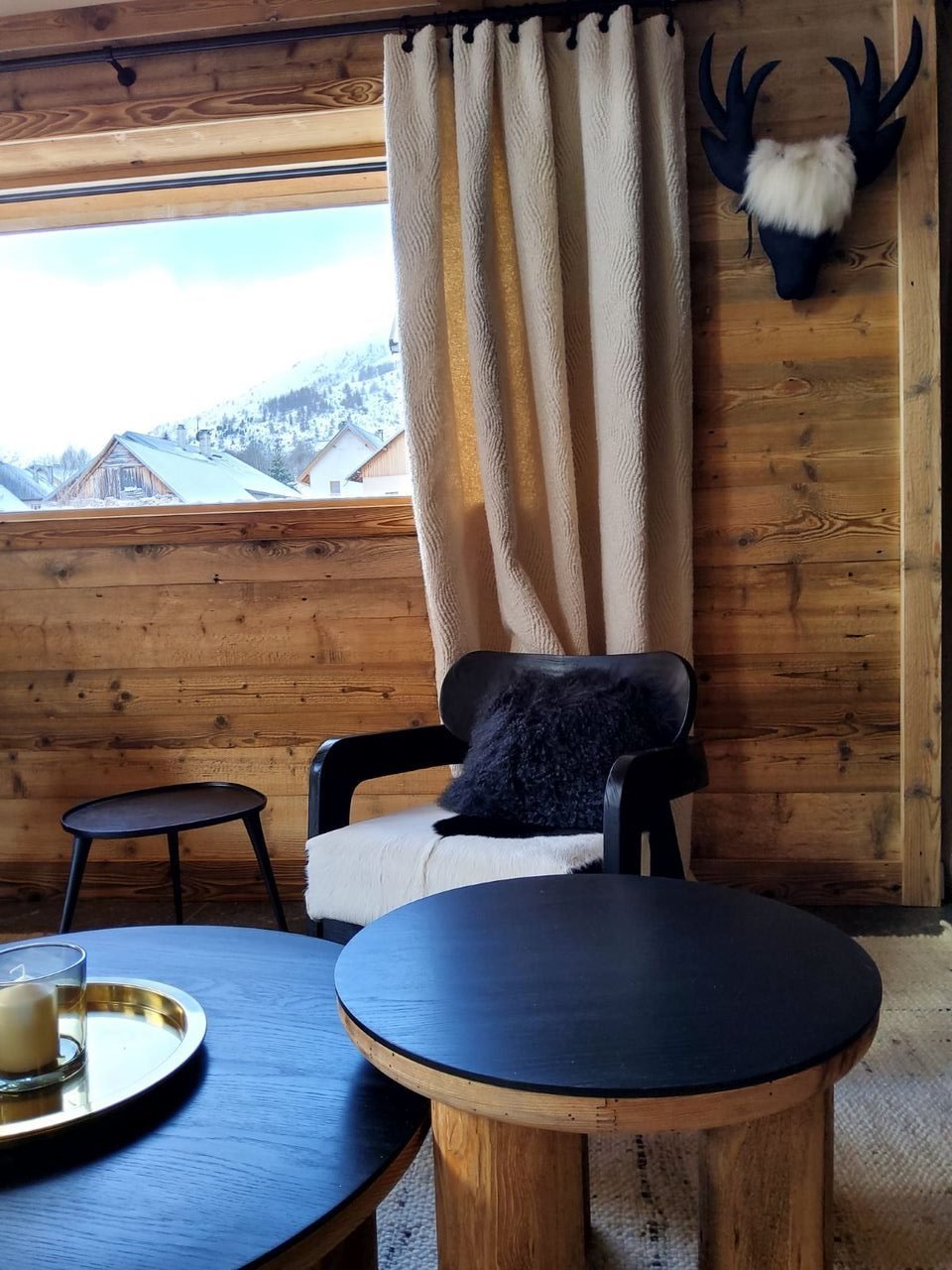 Le fauteuil face à la montagne