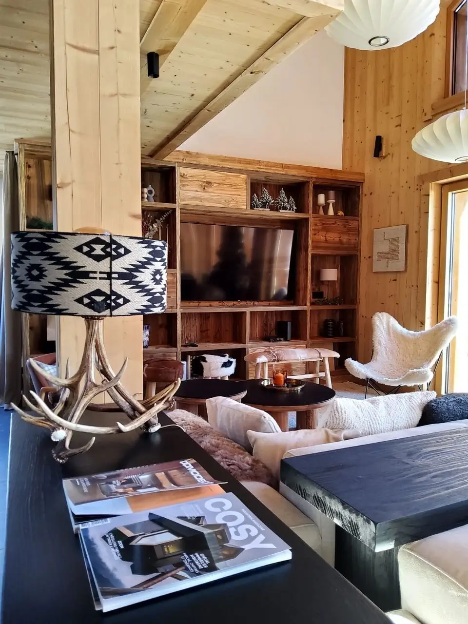 Lampe en bois de cerf