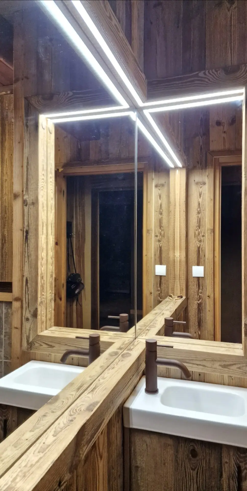Les miroirs en angle et leur croix de lumière