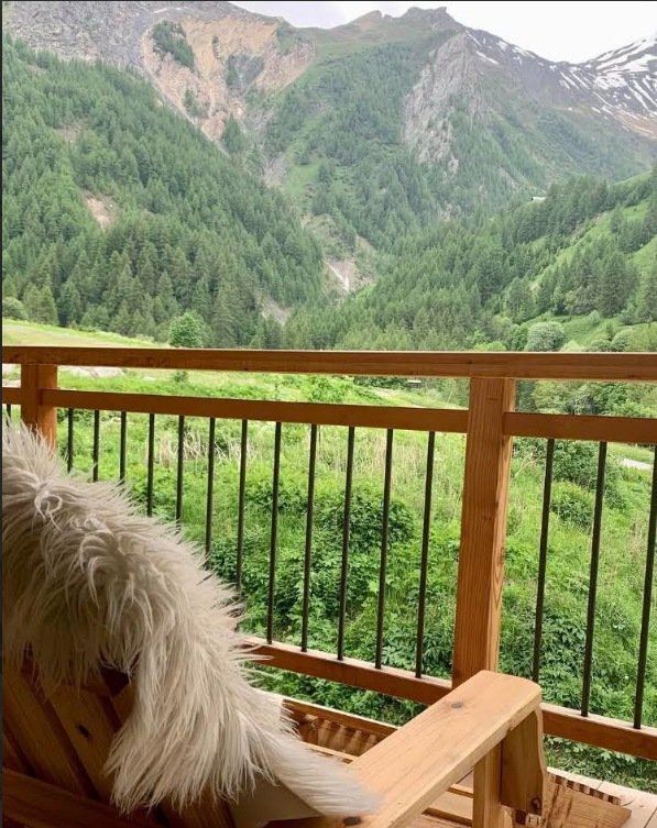 L’été, face à la montagne