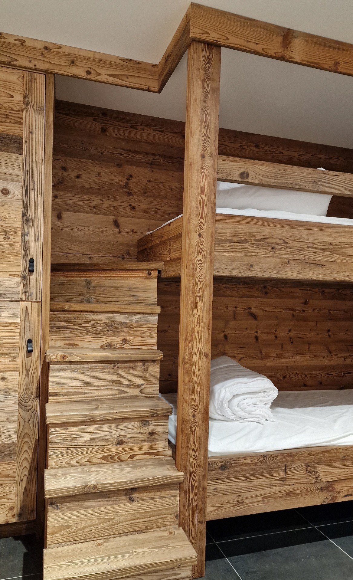 Les lits superposés en vieux bois