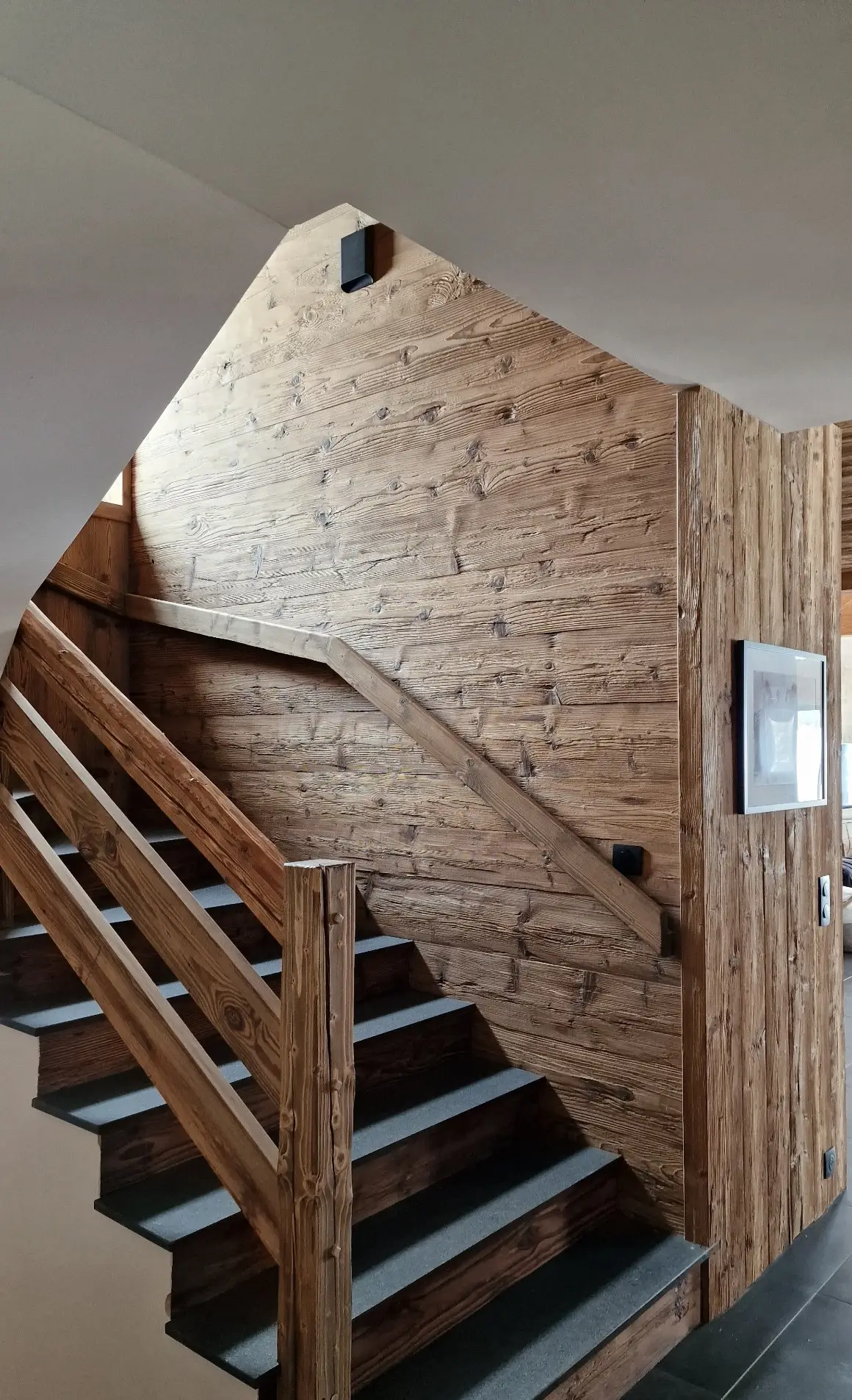 Vue plongeante sur la cage d’escalier