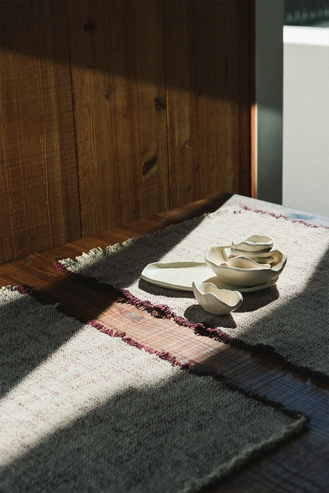 Set de mesa de tejido manual natural y marfil (2 piezas) – Lorena Canals