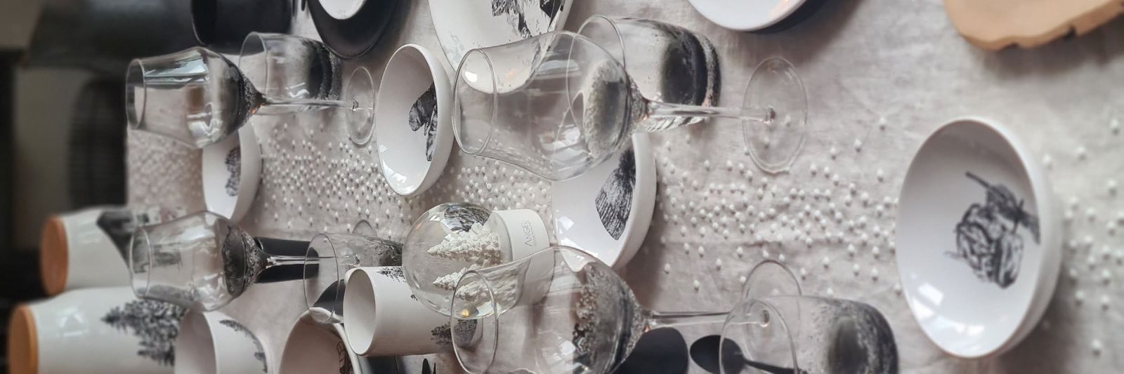 Platos – ambiente en Au Chalet