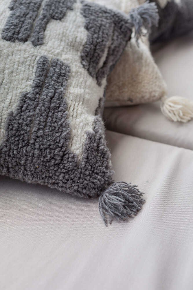 Cuscino Zagros Charcoal Natural – Lorena Canals – vista 6